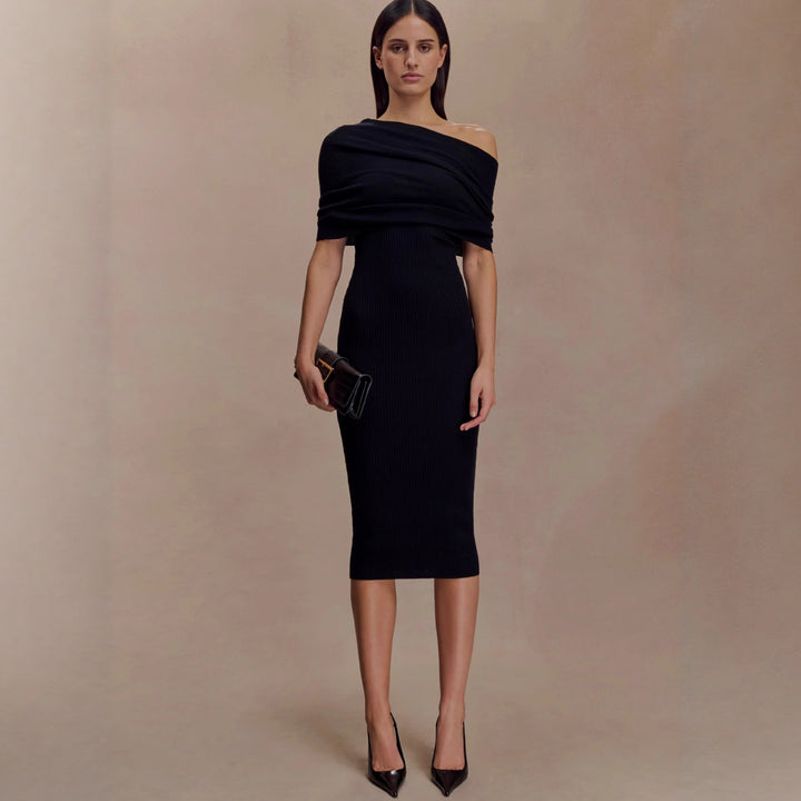 Damer elegant strikkjole med off-shoulder design Skovae