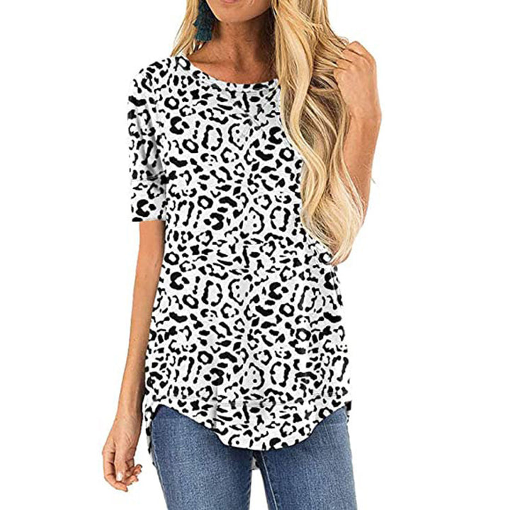 Dame T-shirt med moderne leopardmønster og løs pasform Stilla