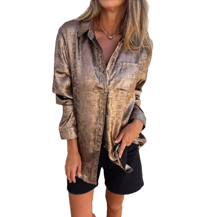 Dame satinbluse med knapdetalje og mode-strukturdesign Stilla
