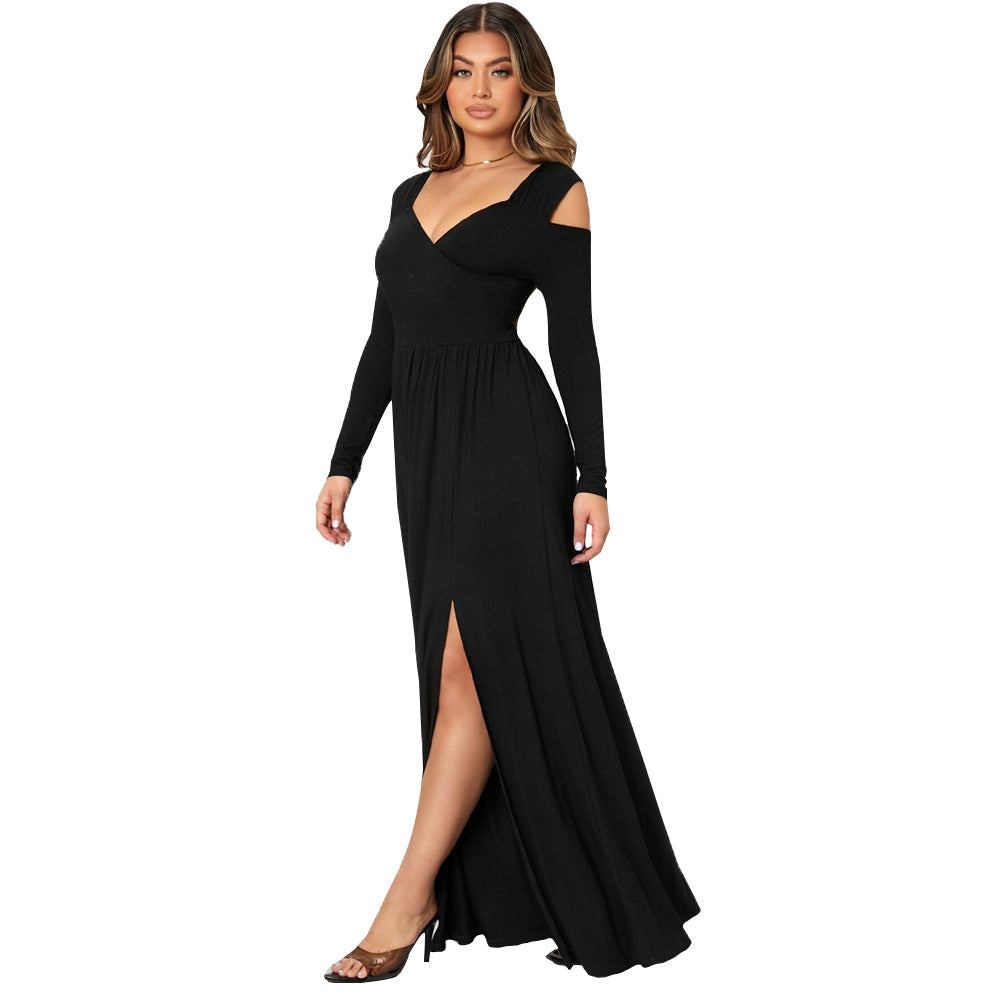 Kvindernes maxikjole med off-the-shoulder detaljer og elegant slids Stilla