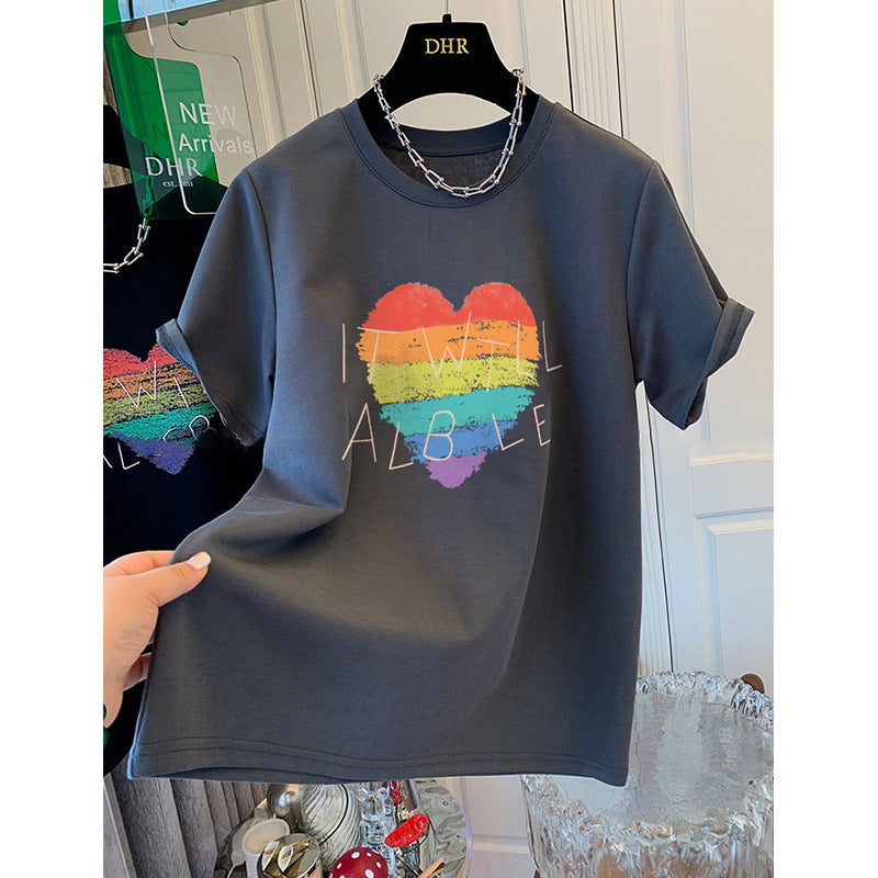 Dame T-shirt med kreativt regnbueskærtsmotiv og inspirerende skrift Stilla