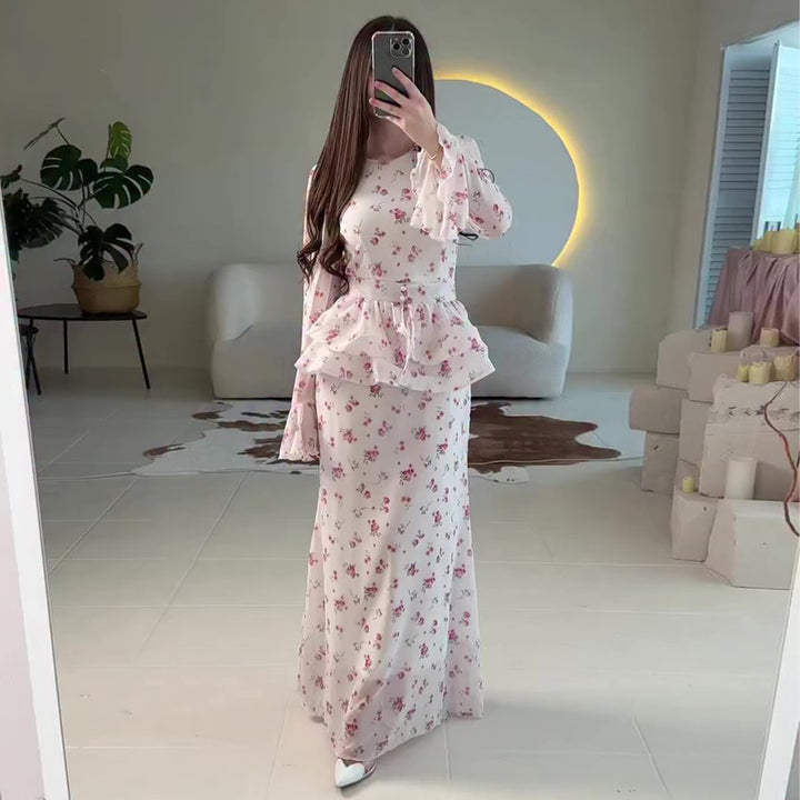 Kvindernes maxi kjole med voluminøs peplum og blomsteraccenter