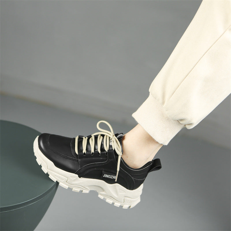 Dame Sneakers i sporty-elegant stil med robust overmateriale og skridsikker profilsåle Stilla
