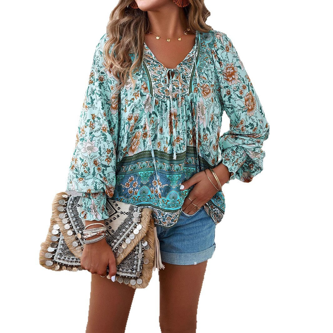 Damebluse med afslappet snit og blomsterprint Stilla