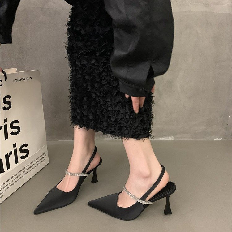 Dame Slingback-pumper med spids tåområde og strasstropdetalje Stilla