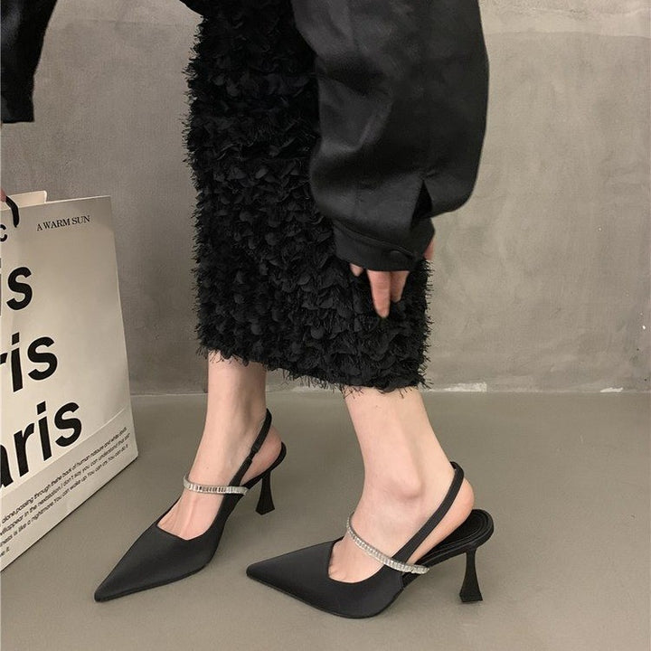 Dame Slingback-pumper med spids tåområde og strasstropdetalje Stilla