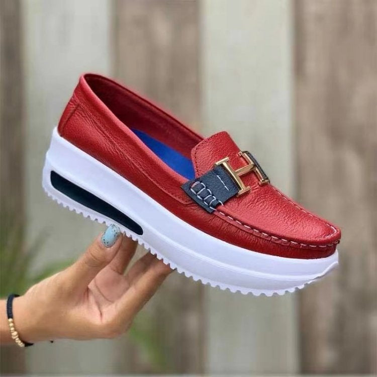 Dame modische Slip-On Loafers med smidigt overmateriale og trendy logo-detalje Stilla