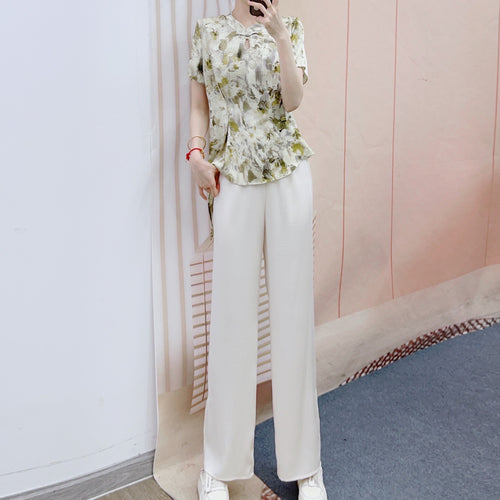 Dame bluse-bukse-sæt med floralt design og elegante detaljer Stilla