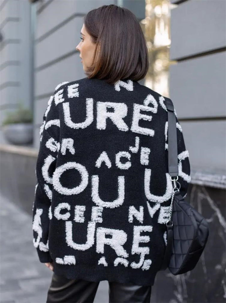 Dame Oversized Strikpullover med iøjnefaldende skrift og afslappet pasform Stilla