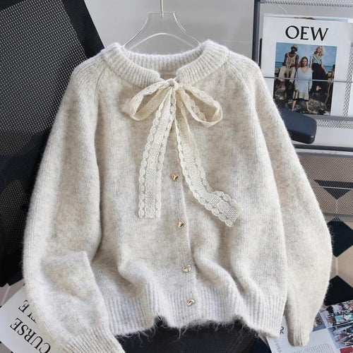 Kvinders hyggelige cardigan med hjerteknapdetaljer og bueaccent Stilla