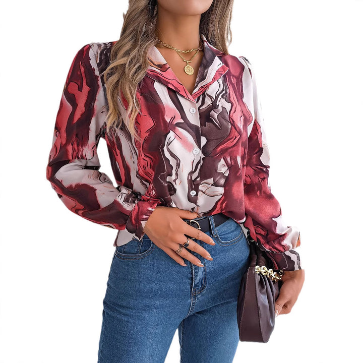 Damebluse med elegant marmormønster og moderne krave Stilla