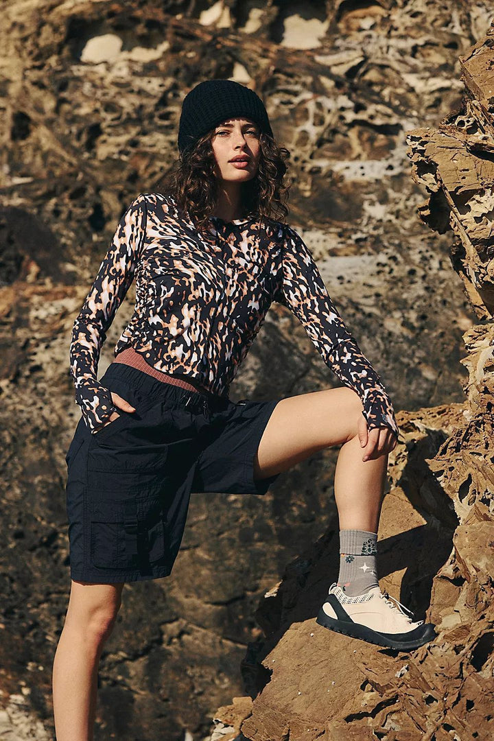 Dame sporty langærmet top i leo-design Stilla