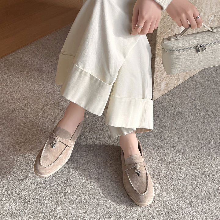 Femme Soft Suede Slipper-Mokkasiner med Dekorativt Vedhæng Stilla