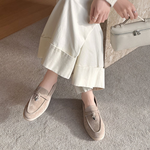 Femme Soft Suede Slipper-Mokkasiner med Dekorativt Vedhæng Stilla