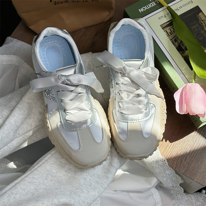 Dame Sneakers lavet af åndbart tekstil med skridsikker sål og moderigtigt snøresystem Stilla