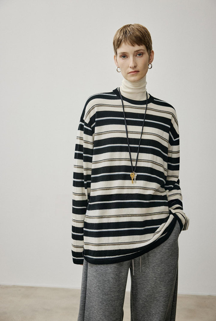 Kvinders oversized strikket sweater med nutidig stribet mønster Stilla