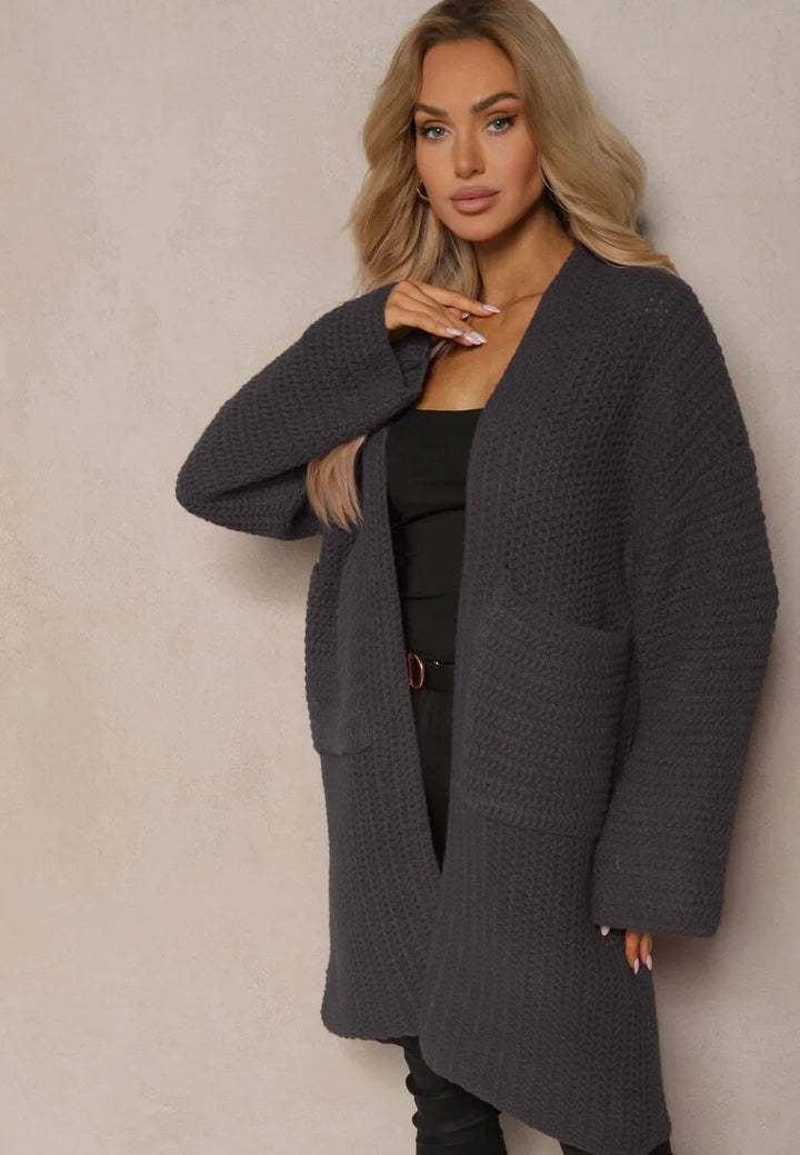 Kvinders oversized cardigan med dyb V-hals og praktiske lommer Stilla