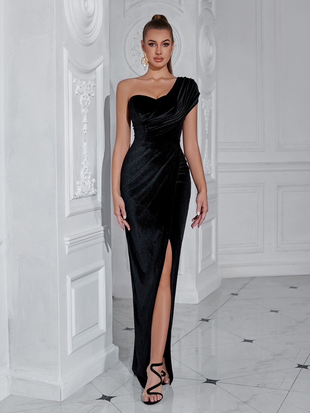 Dame Glamourøst Aftenkjole med asymmetrisk Silhuet og elegant Split Stilla