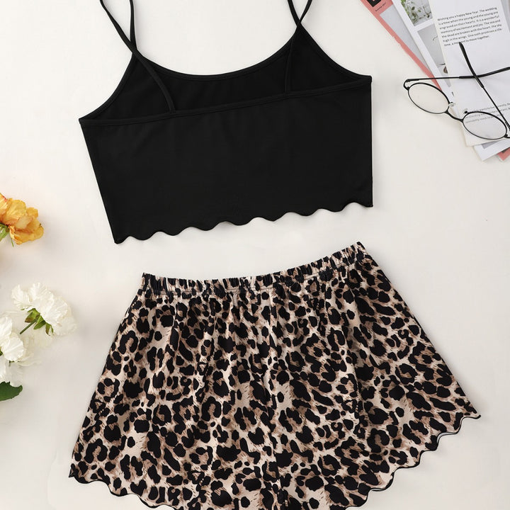 Dame behageligt siddende top og shorts sæt i moderne leopardstil Stilla