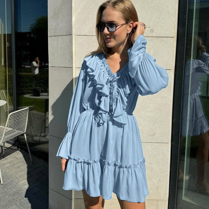 Stilla | Elegant Minikjole Med Volanger, V-udskæring Og Lange Ærmer
