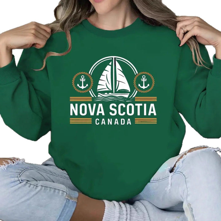 Kvinders sweatshirt med et maritimt sejl mønster og diskret Stilla bogstaver