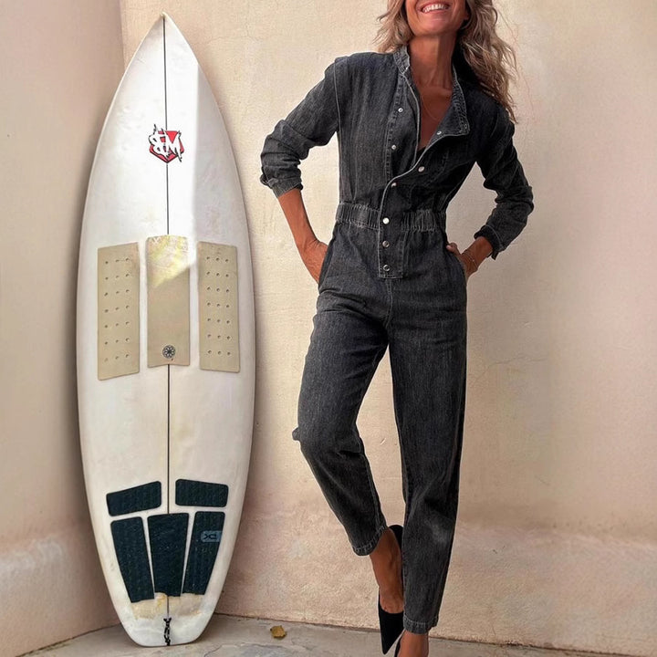 Dame Denim Jumpsuit med figursyede detaljer og praktiske lommer Stilla