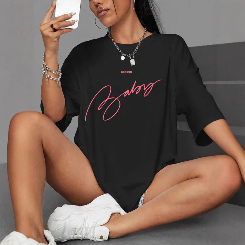 Dame T-Shirt med kunstnerisk statement-tryk og oversized snit Stilla