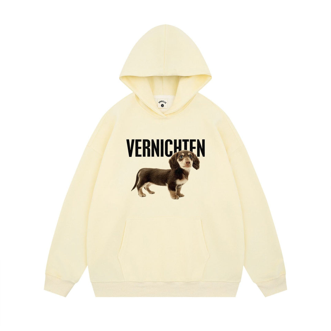 Kvinders hoodie med kunstnerisk hundemotiv og statement print Skovae