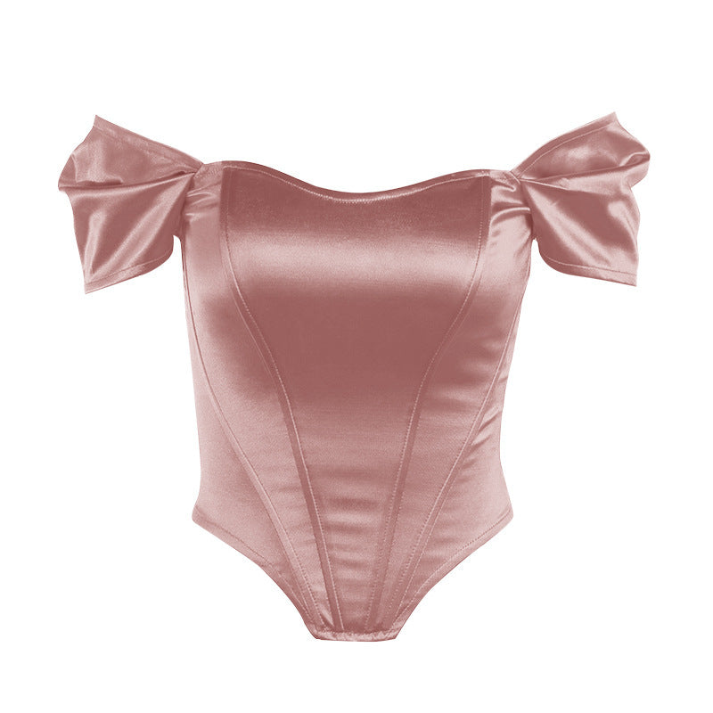 Dame elegant top med off-shoulder detaljer og volanger Stilla