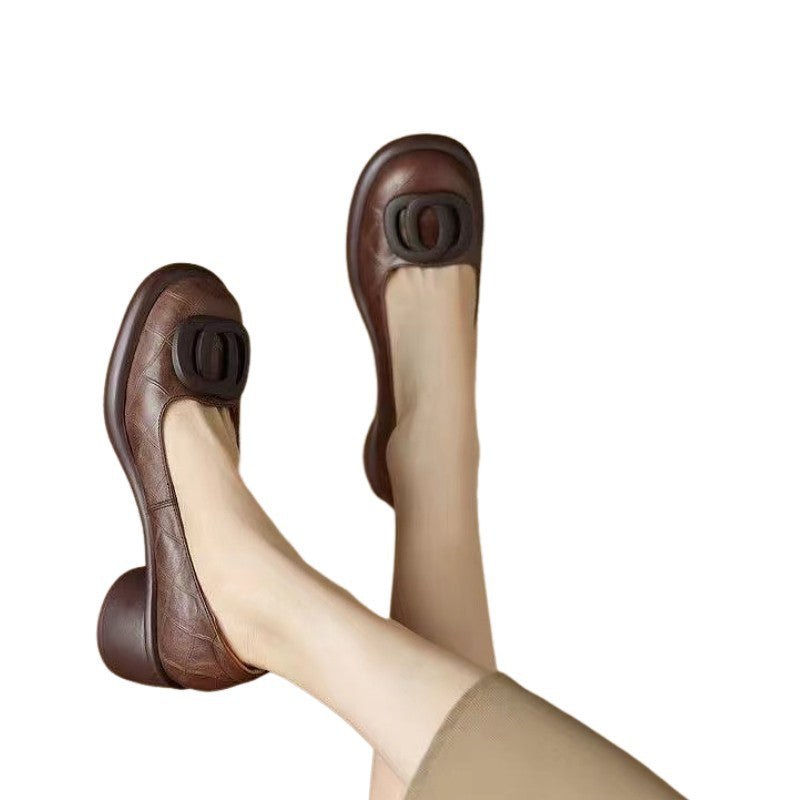 Dame elegante ballerinas med moderne remdesign og komfortabel blokhæl Stilla