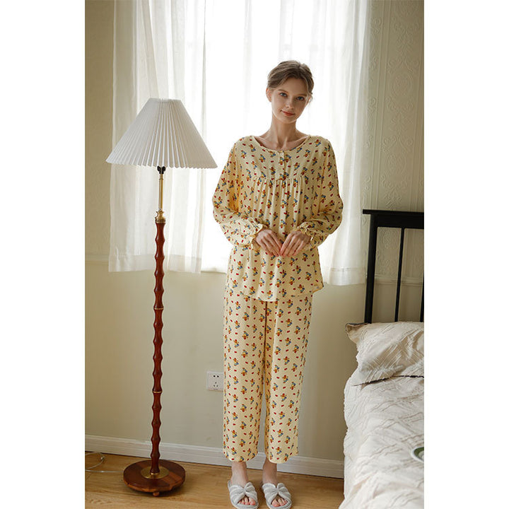 Dame natbluse med legende børne-design og knappesupplies top Stilla
