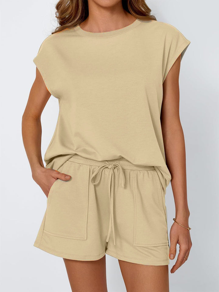 Dame afslappet sommer-sæt bestående af top og shorts med snøre Stiila