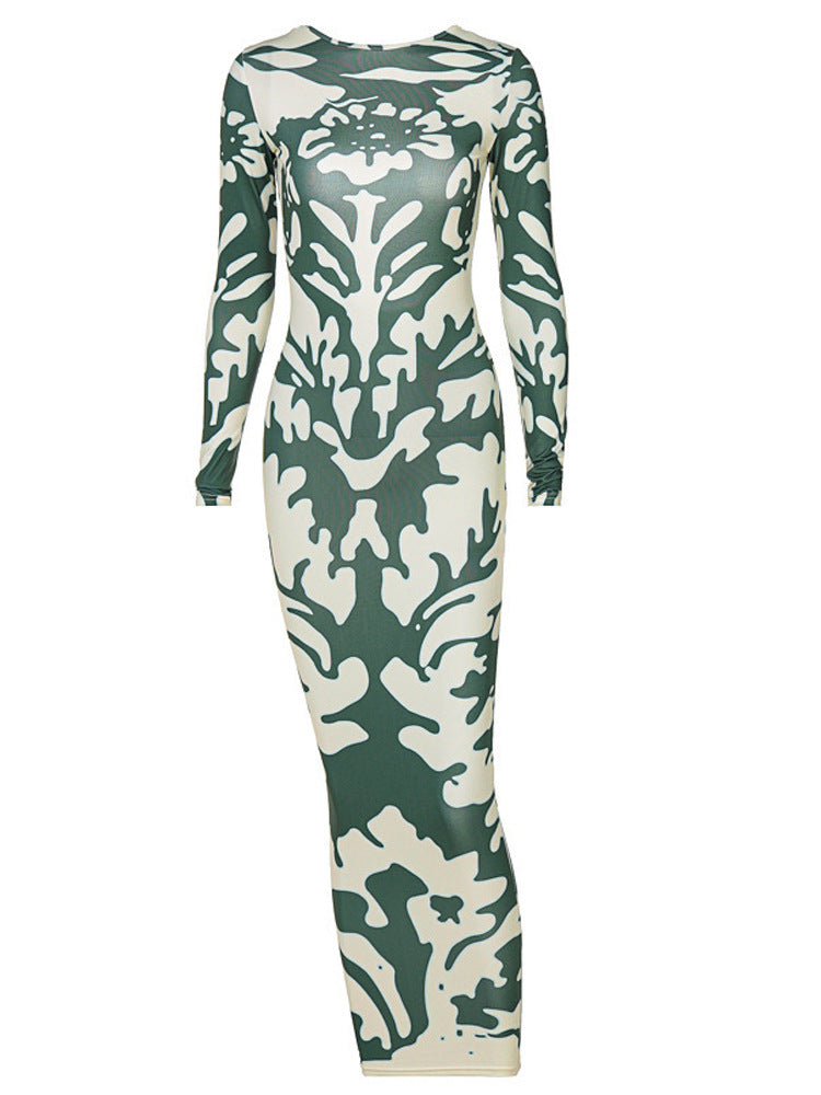 Dame tætsiddende maxikjole med dyb rygudskæring og unikt camouflage-design Stilla