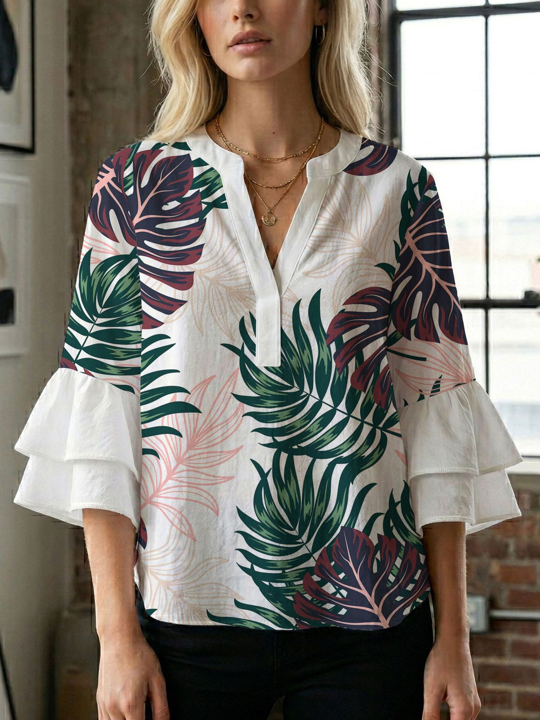 Dame bluse med voluminøse ærmer og kreativt trykdesign Skovae