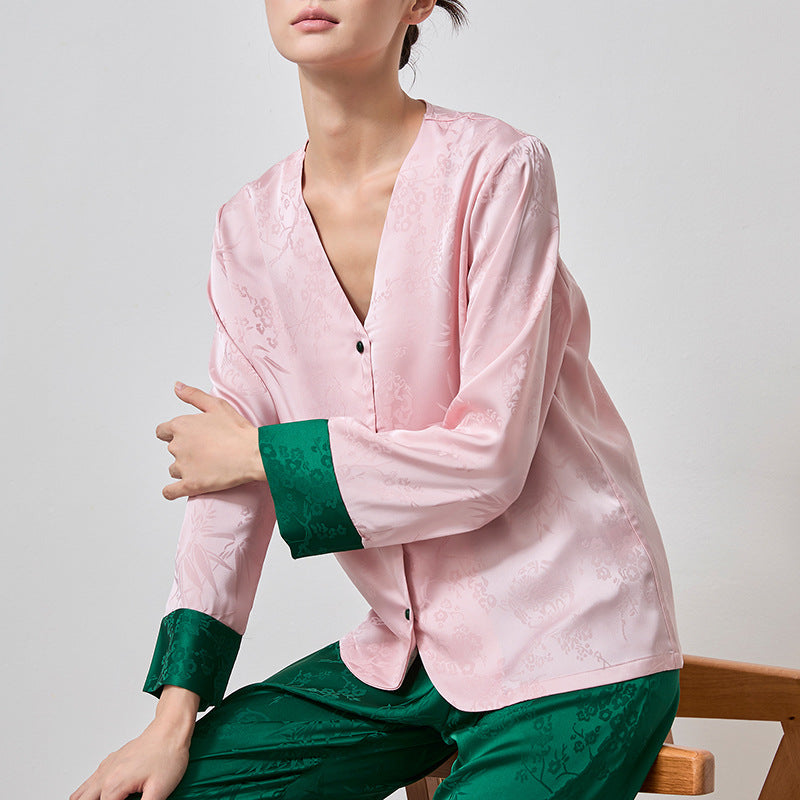 Dame Satin pyjamasæt med delikat blomsterdesign og elegante detaljer Stilla