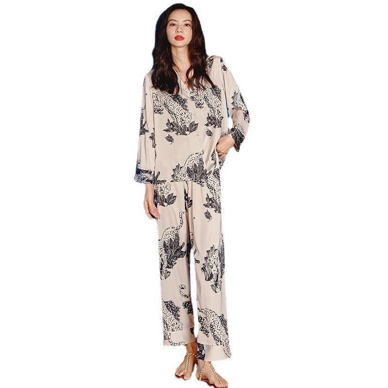 Dame pyjamasæt med elegant blomsterdesign og komfortabel pasform Stilla