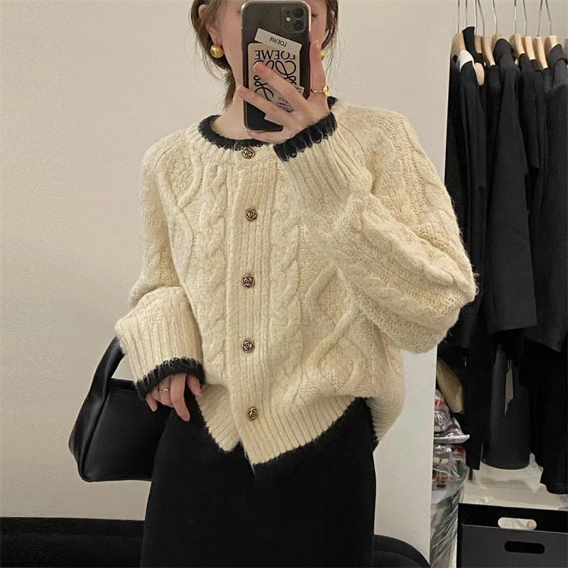 Kvinders chunky strik cardigan med dekorativ kabelmønster og elegante knapper Stilla