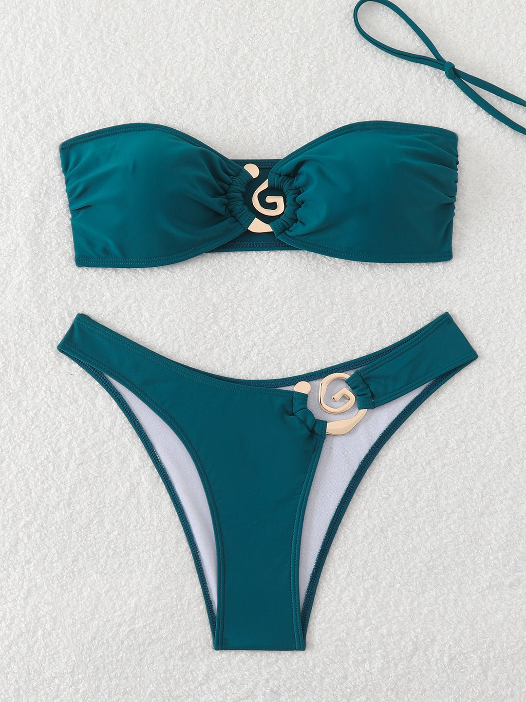 Dame Bandeau-bikini med dekorativt guld-detajle og høj bærekomfort Stilla