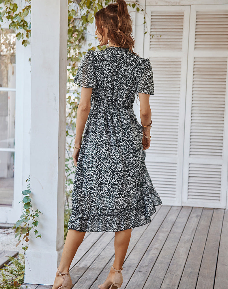 Stilla | V-hals Korte Ærmer Trykt Chiffon Midi Kjole