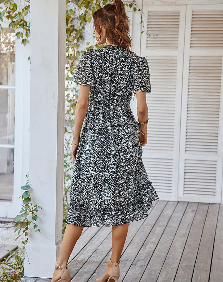 Stilla | V-hals Korte Ærmer Trykt Chiffon Midi Kjole