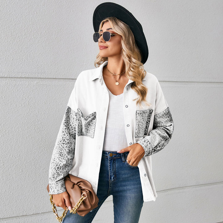 Dame afslappet denim skjortejakke med kontrasterende dyreprint ærmer Stilla