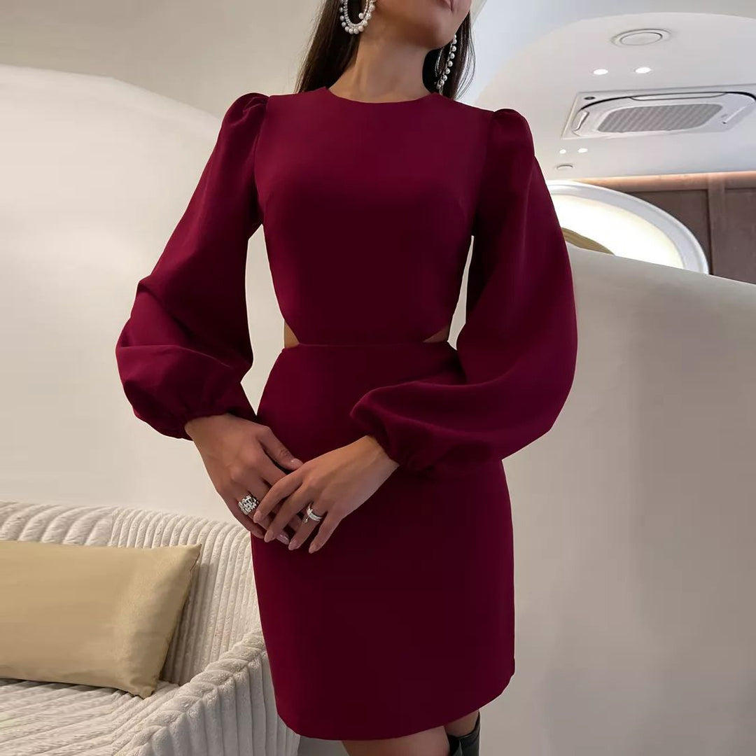 Damekjole med raffinerede cut-outs og voluminøse ærmer Stilla