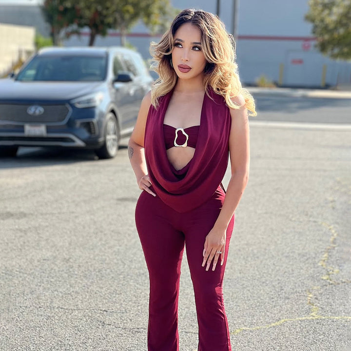 Dame Elegant og tætsiddende jumpsuit med unik udskæring Skovae