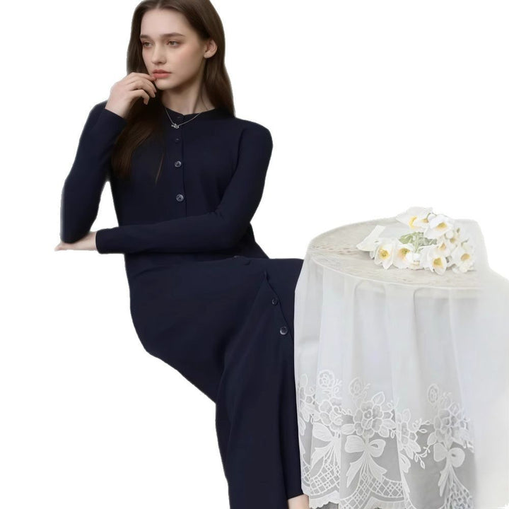 Dame langærmet kjole med gennemgående knaplukning og elegante detaljer Stilla