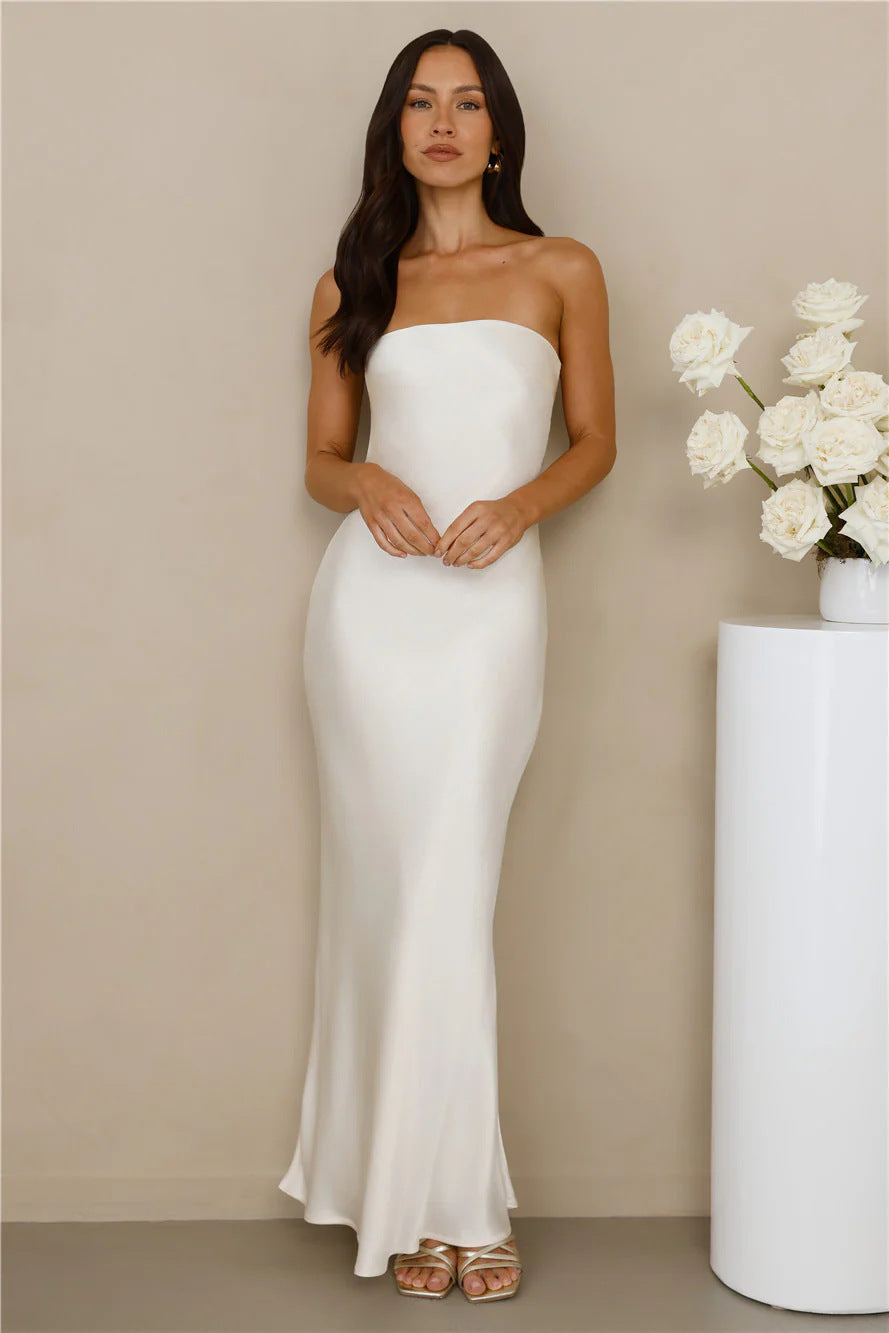 Dame elegante maxi kjoler med bare skuldre lavet af satinstof