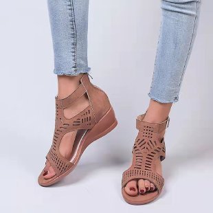 Dame wedge-sandaler med iøjnefaldende snit og åndbar overfladestruktur Stilla