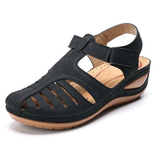 Dame sandaler med åndbare perforeringer og ergonomisk kile-sål Stilla