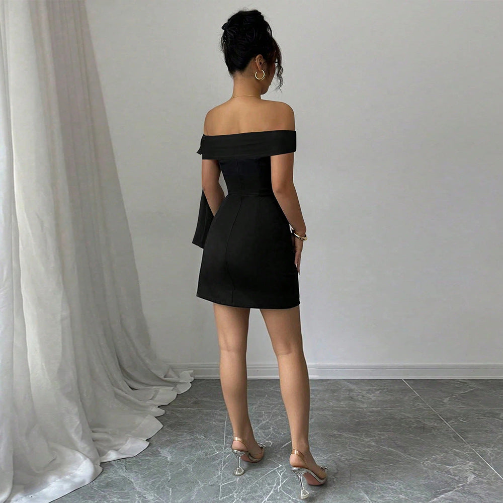 Kvinders minikjole med off-shoulder design og elegant sløjfelukning Stilla