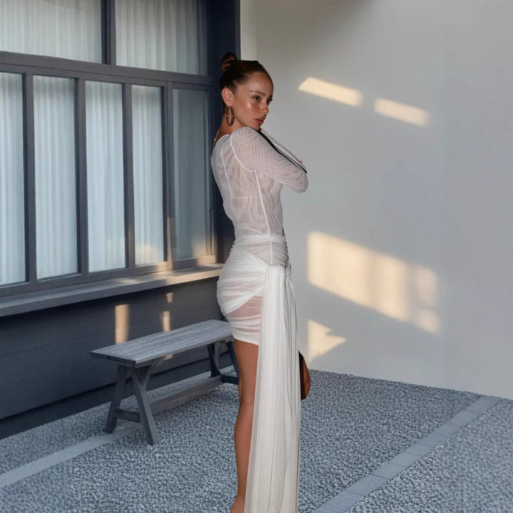 Dame Elegant langærmet minimal kjole med transparente indsatser og asymmetrisk kant Stilla