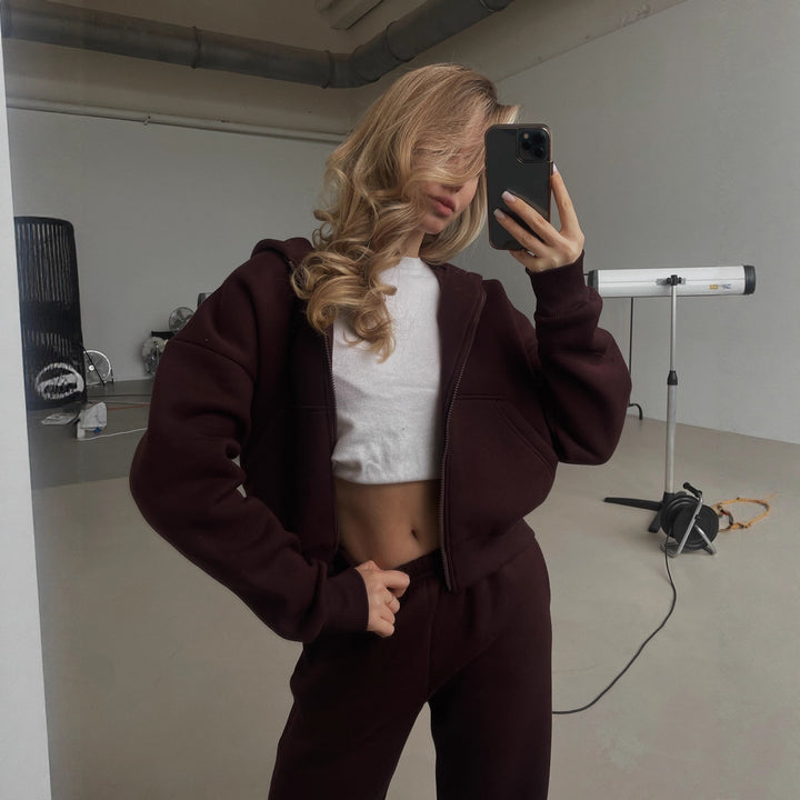 Kvinders cropped sweat-jakke og afslappet jogger-bukser sæt Skovae